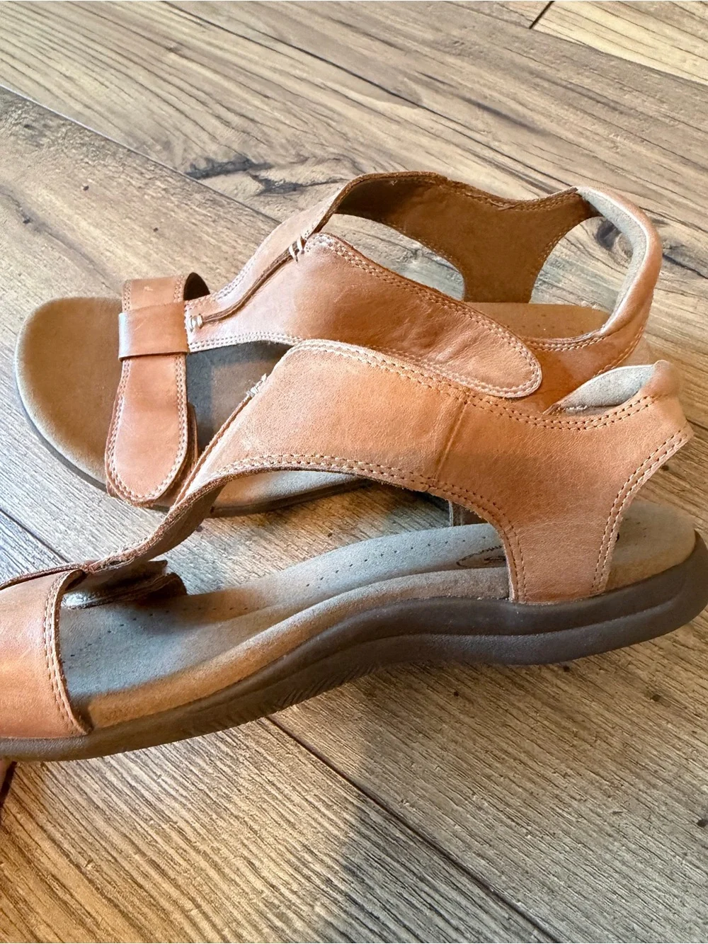 Taos The Show Leather T-Strap Sandals Cognac Brown Comfort Velcro Womens 9 EUC